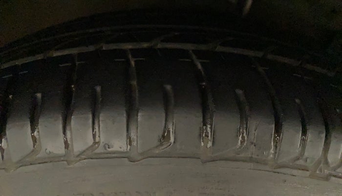 2015 Maruti Ciaz ZXI, Petrol, Manual, 85,633 km, Right Rear Tyre Tread