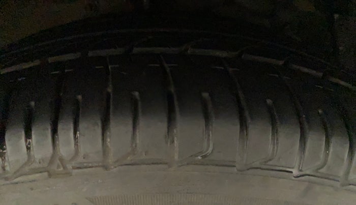 2015 Maruti Ciaz ZXI, Petrol, Manual, 85,633 km, Right Front Tyre Tread
