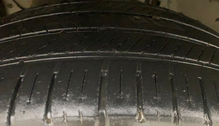 2016 Renault Duster 110 PS RXZ 4X2 AMT DIESEL, Diesel, Automatic, 77,170 km, Left Front Tyre Tread