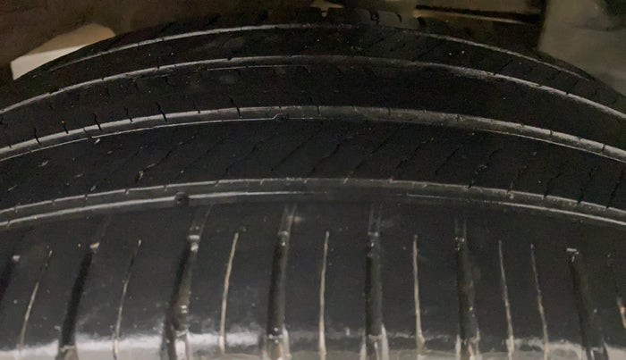 2016 Renault Duster 110 PS RXZ 4X2 AMT DIESEL, Diesel, Automatic, 77,170 km, Left Rear Tyre Tread