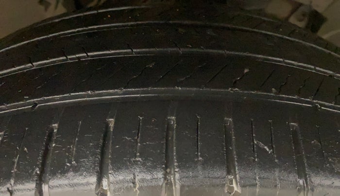 2016 Renault Duster 110 PS RXZ 4X2 AMT DIESEL, Diesel, Automatic, 77,170 km, Right Front Tyre Tread