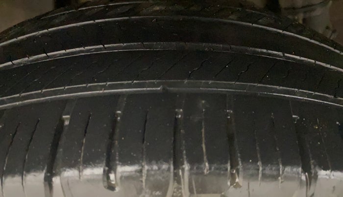 2016 Renault Duster 110 PS RXZ 4X2 AMT DIESEL, Diesel, Automatic, 77,170 km, Right Rear Tyre Tread