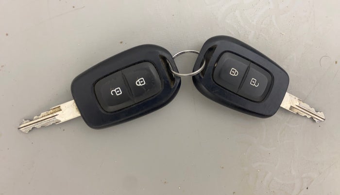 2016 Renault Duster 110 PS RXZ 4X2 AMT DIESEL, Diesel, Automatic, 77,170 km, Key Close Up