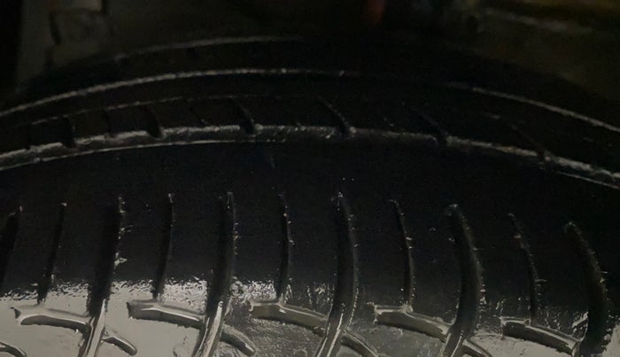 2018 Maruti Ciaz ZETA 1.4  AT PETROL, Petrol, Automatic, 46,800 km, Left Front Tyre Tread