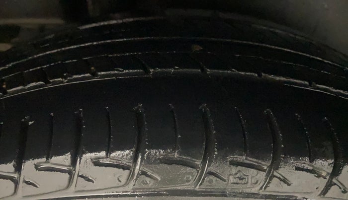 2018 Maruti Ciaz ZETA 1.4  AT PETROL, Petrol, Automatic, 46,800 km, Right Rear Tyre Tread