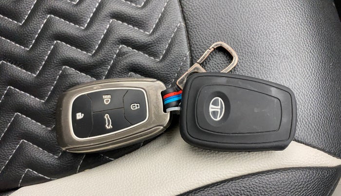 2023 Tata NEXON XZA PLUS SUNROOF PETROL, Petrol, Automatic, 28,786 km, Key Close Up