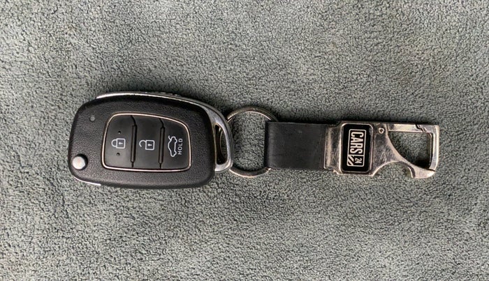 2022 Hyundai GRAND I10 NIOS MAGNA CORPORATE EDITION 1.2 KAPPA VTVT, Petrol, Manual, 40,038 km, Key Close Up
