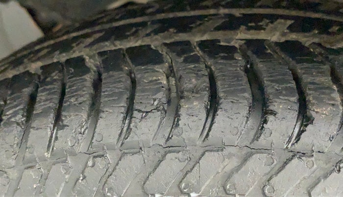 2016 Ford Ecosport TITANIUM 1.5L PETROL AT, Petrol, Automatic, 24,306 km, Right Rear Tyre Tread