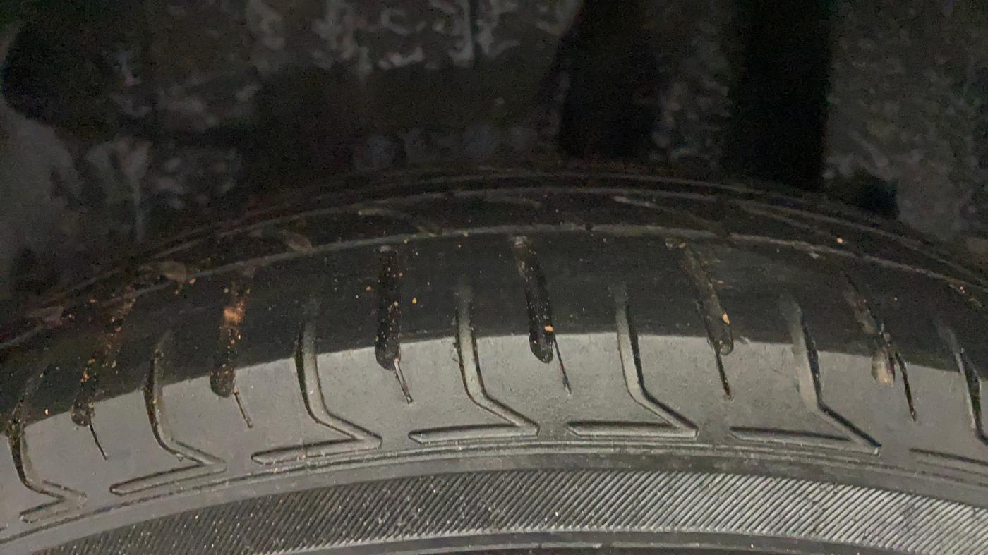 2018 Maruti Swift VXI AMT, Petrol, Automatic, 47,324 km, Left Rear Tyre Tread