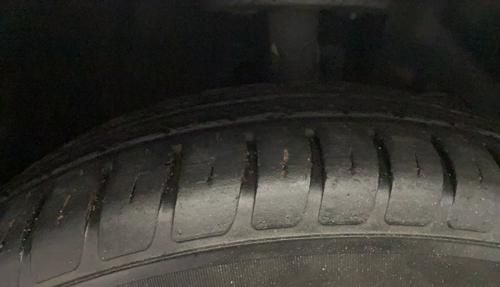 2018 Maruti Swift VXI AMT, Petrol, Automatic, 47,324 km, Right Front Tyre Tread