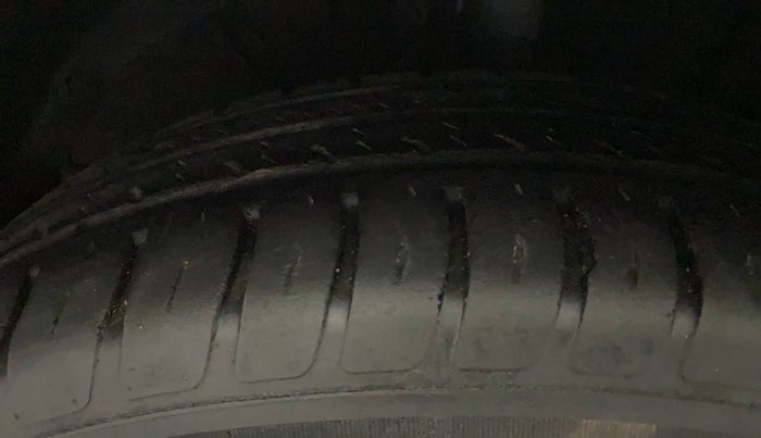 2018 Maruti Swift VXI AMT, Petrol, Automatic, 47,324 km, Left Front Tyre Tread