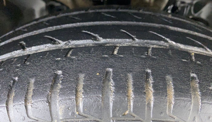 2019 Tata Tiago XT 1.2 REVOTRON, Petrol, Manual, 27,565 km, Right Front Tyre Tread