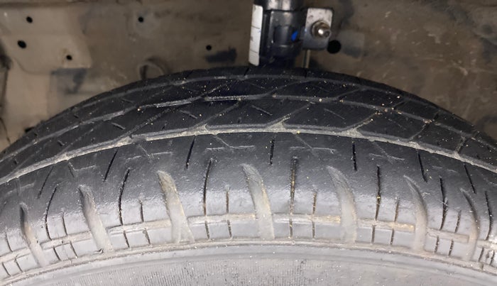 2014 Maruti Swift Dzire VDI, Diesel, Manual, 1,22,129 km, Left Front Tyre Tread