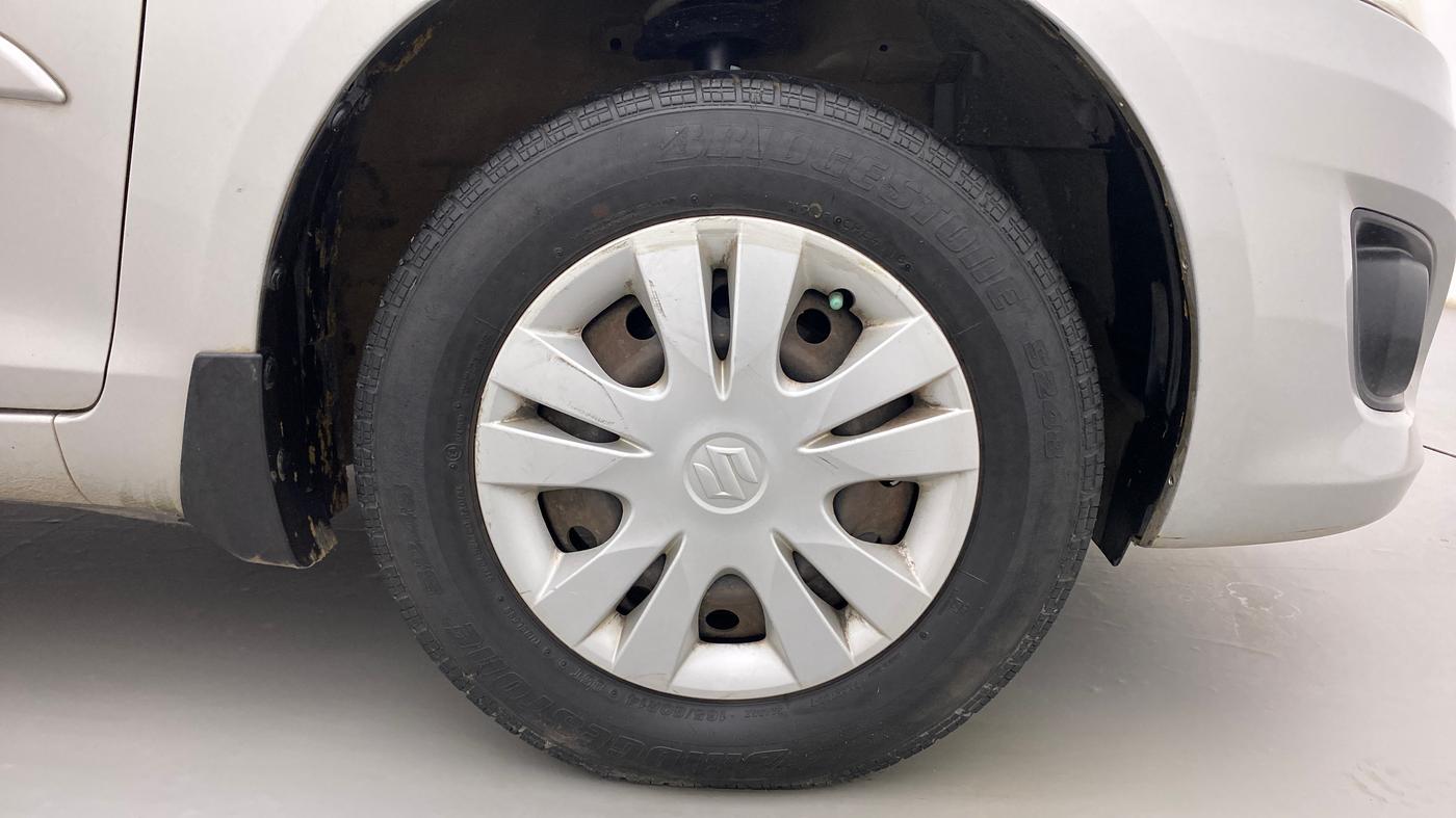 2014 Maruti Swift Dzire VDI, Diesel, Manual, 1,22,129 km, Right Front Wheel