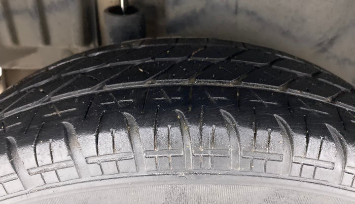 2014 Maruti Swift Dzire VDI, Diesel, Manual, 1,22,129 km, Right Rear Tyre Tread