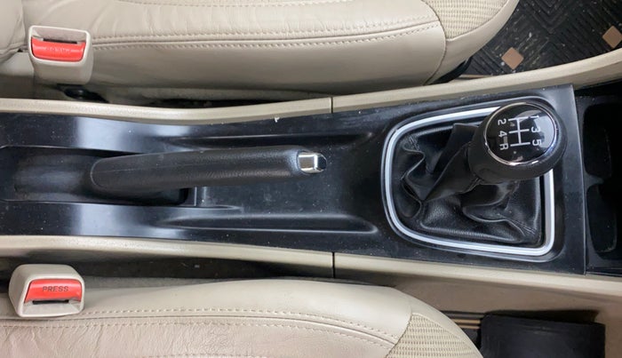 2017 Maruti Ciaz ZETA 1.4  MT PETROL, Petrol, Manual, 1,01,901 km, Gear Lever