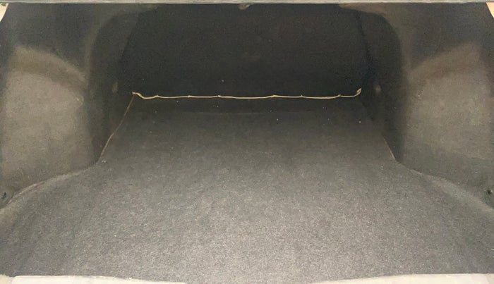 2017 Maruti Ciaz ZETA 1.4  MT PETROL, Petrol, Manual, 1,01,901 km, Boot Inside