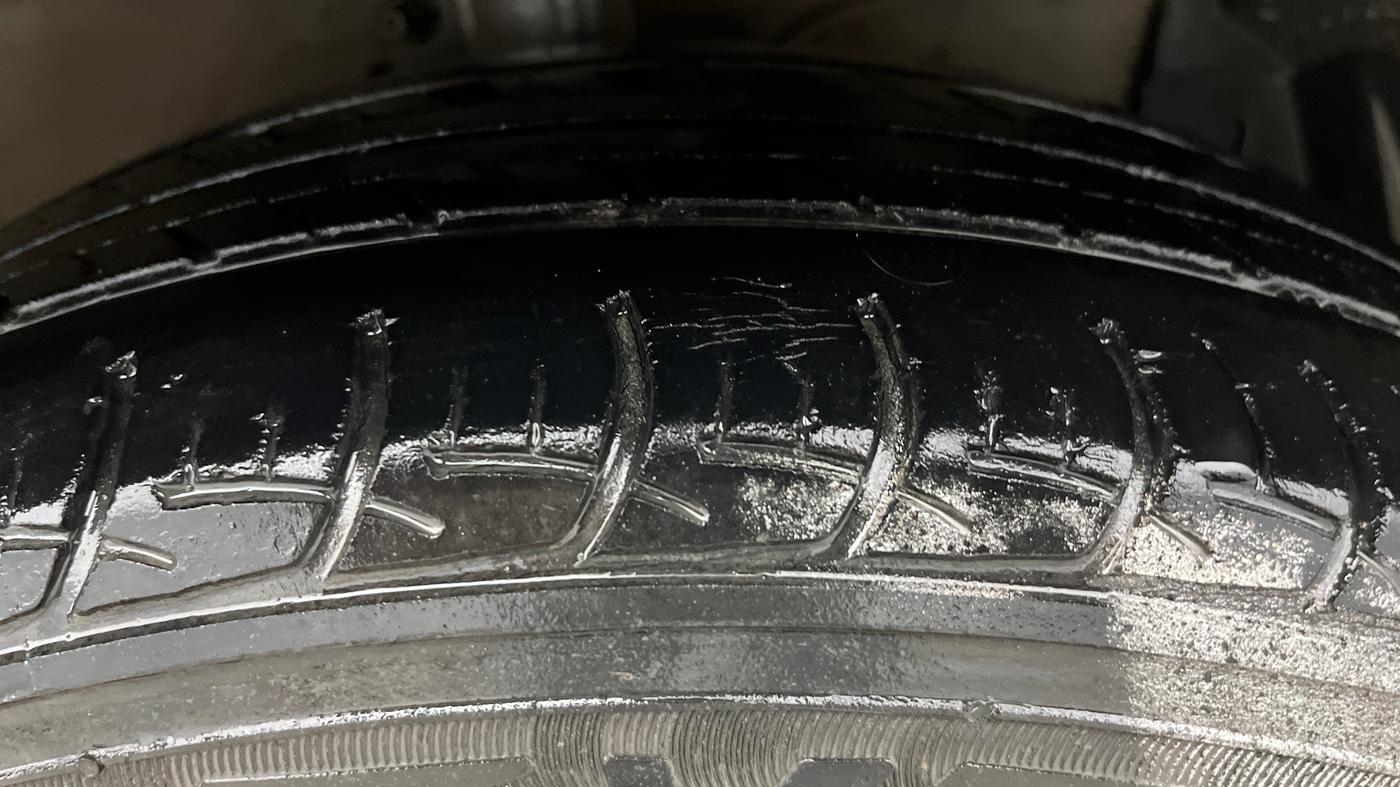 2017 Maruti Ertiga VXI CNG, CNG, Manual, 1,23,061 km, Right Front Tyre Tread
