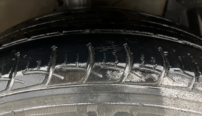 2017 Maruti Ertiga VXI CNG, CNG, Manual, 1,23,055 km, Right Front Tyre Tread