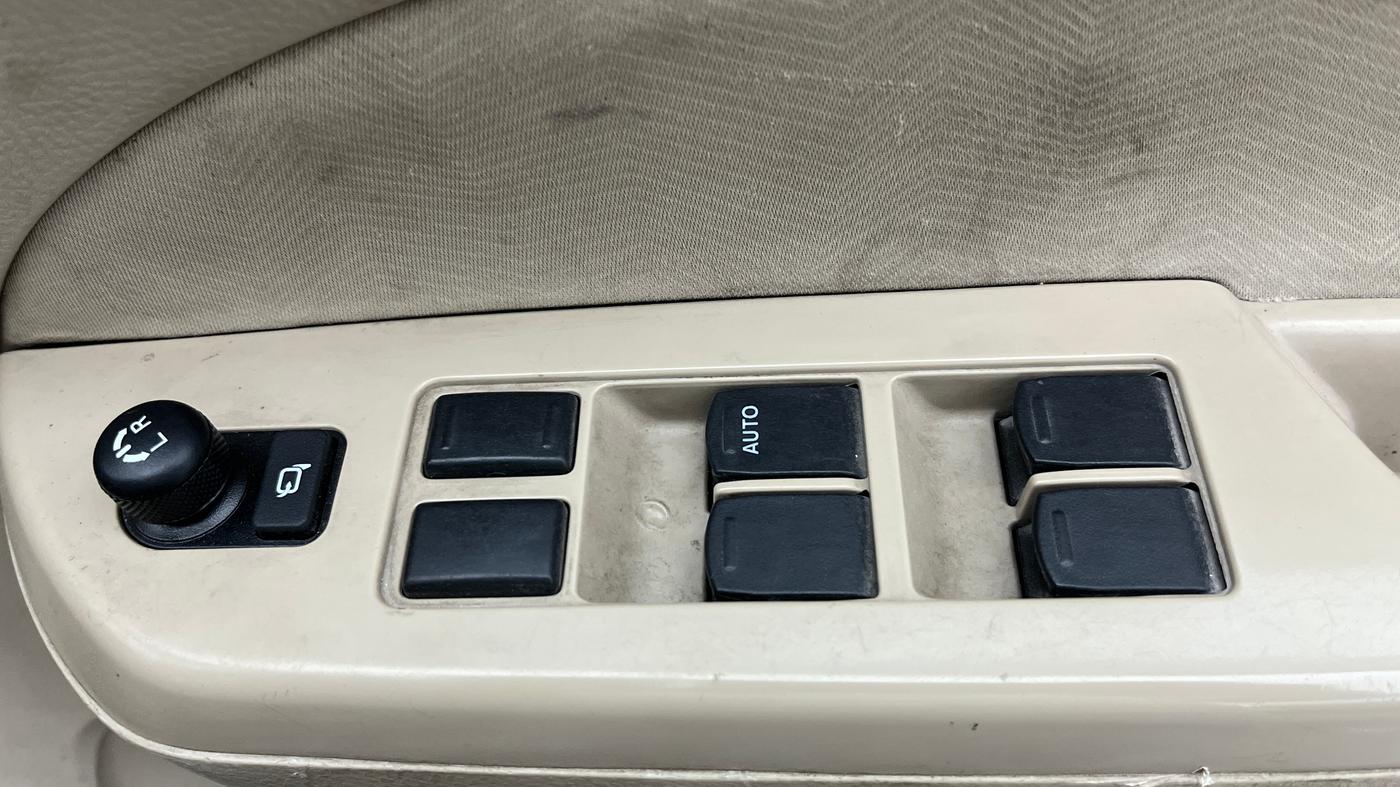 2017 Maruti Ertiga VXI CNG, CNG, Manual, 1,23,061 km, Driver Side Door Panels Control