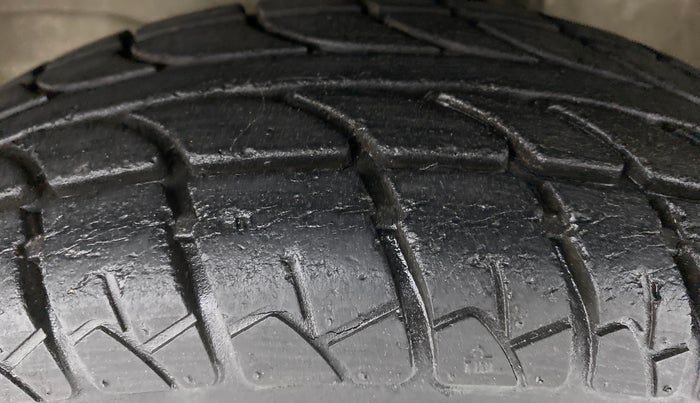 2012 Maruti Wagon R 1.0 LXI, Petrol, Manual, 14,305 km, Left Front Tyre Tread