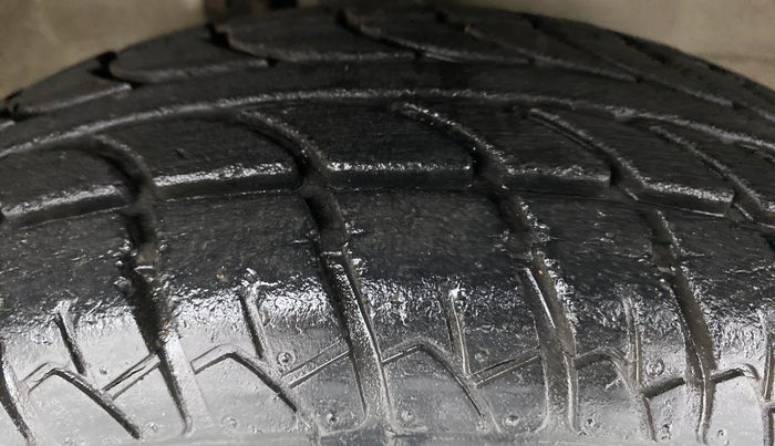 2012 Maruti Wagon R 1.0 LXI, Petrol, Manual, 14,305 km, Right Front Tyre Tread