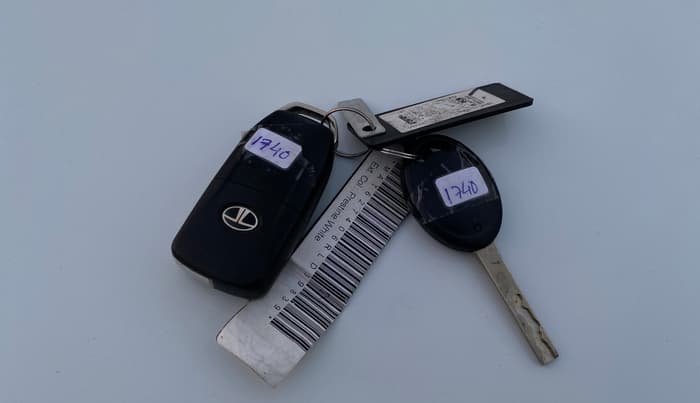 2024 Tata NEXON PURE 1.5 DIESEL, Diesel, Manual, 84,191 km, Key Close Up