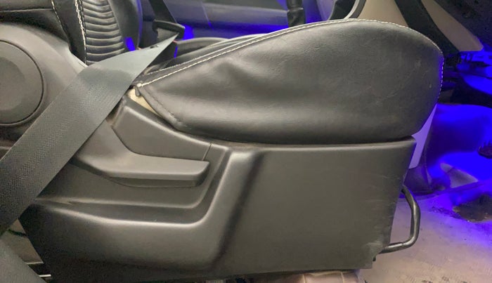 2019 Maruti New Wagon-R LXI CNG (O) 1.0, CNG, Manual, 50,972 km, Driver Side Adjustment Panel