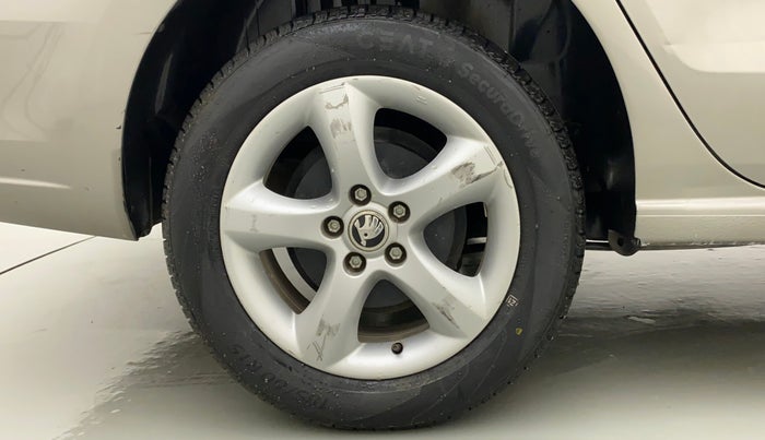 2014 Skoda Rapid ELEGANCE 1.6 MPI MT, Petrol, Manual, 37,341 km, Right Rear Wheel