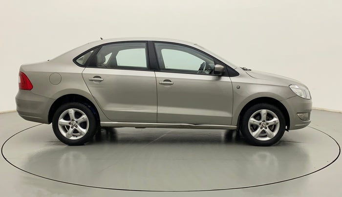 2014 Skoda Rapid ELEGANCE 1.6 MPI MT, Petrol, Manual, 37,341 km, Right Side View