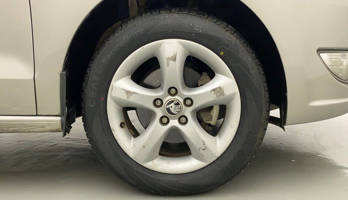 2014 Skoda Rapid ELEGANCE 1.6 MPI MT, Petrol, Manual, 37,341 km, Right Front Wheel