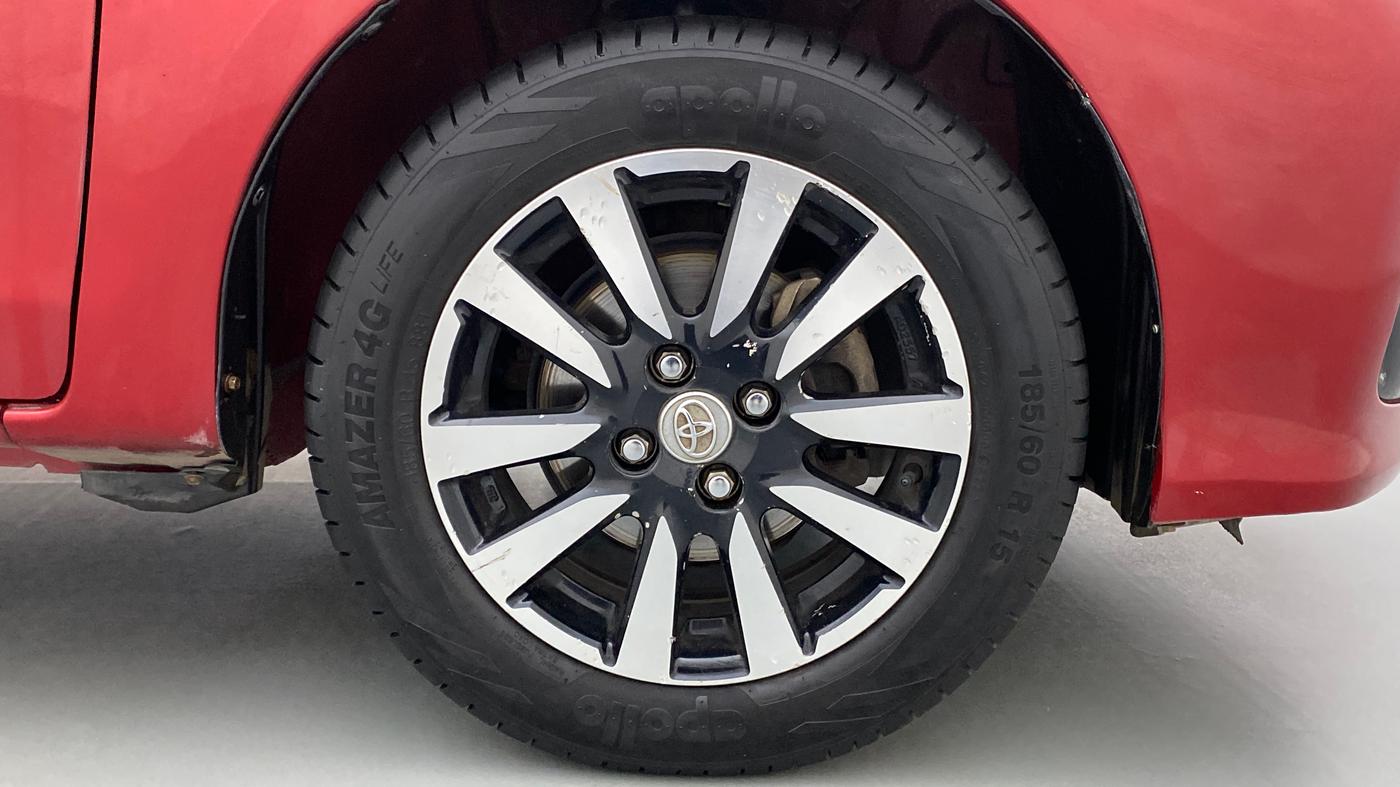 2018 Toyota Etios Liva VXD DUAL TONE, Diesel, Manual, 74,826 km, Right Front Wheel