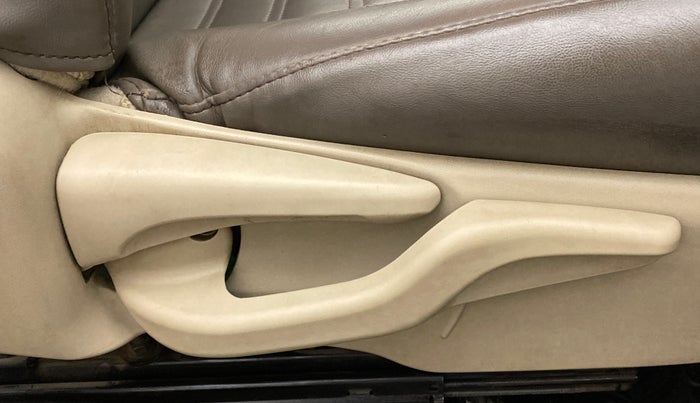 2018 Toyota Etios Liva VXD DUAL TONE, Diesel, Manual, 74,826 km, Driver Side Adjustment Panel