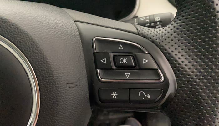 2025 MG ASTOR Select 1.5 MT (Ivory), Petrol, Manual, 4,896 km, Adaptive Cruise Control