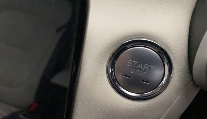 2025 MG ASTOR Select 1.5 MT (Ivory), Petrol, Manual, 4,896 km, Keyless Start/ Stop Button