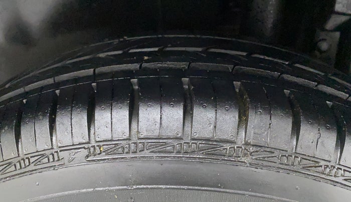 2012 Maruti Swift VXI, Petrol, Manual, 42,605 km, Left Rear Tyre Tread