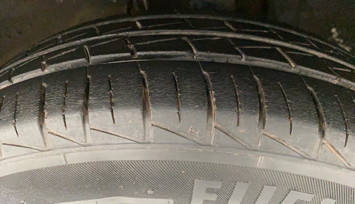2021 Maruti Alto LXI, Petrol, Manual, 10,952 km, Left Front Tyre Tread