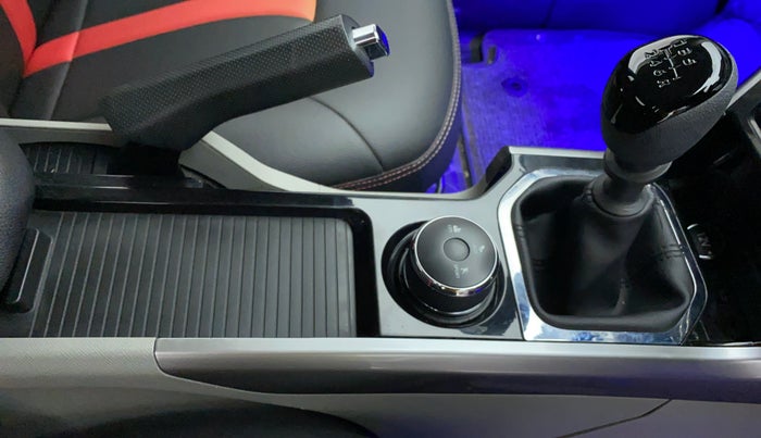 2018 Tata NEXON XZ+ 1.2 DUAL TONE, Petrol, Manual, 38,171 km, Gear Lever