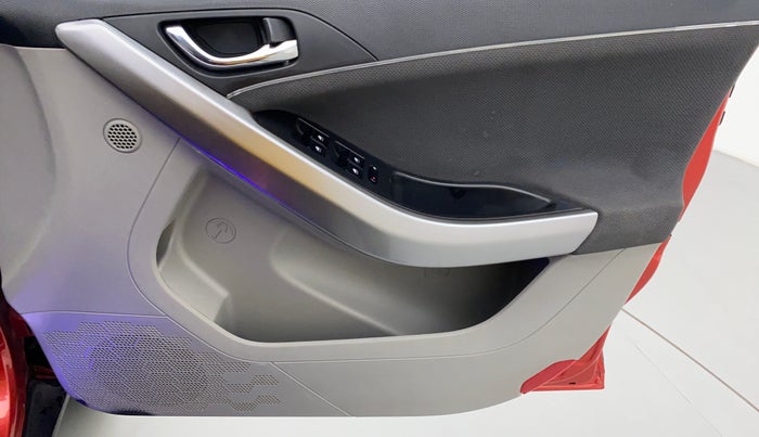 2018 Tata NEXON XZ+ 1.2 DUAL TONE, Petrol, Manual, 38,171 km, Driver Side Door Panels Control