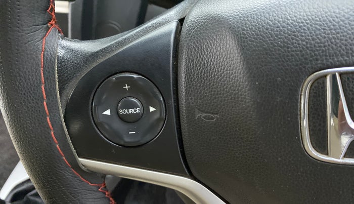 2016 Honda Jazz 1.5L I-DTEC VX, Diesel, Manual, 72,025 km, Steering wheel - Sound system control has minor damage