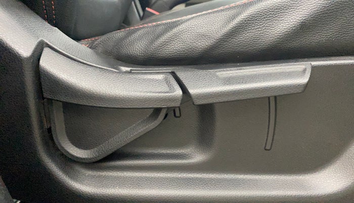 2021 KIA SONET HTX 1.0 IMT, Petrol, Manual, 32,277 km, Driver Side Adjustment Panel