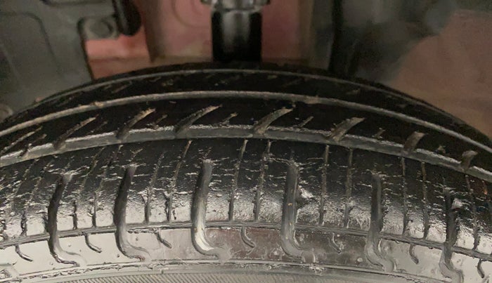 2016 Renault Kwid RXT, Petrol, Manual, 25,138 km, Left Front Tyre Tread