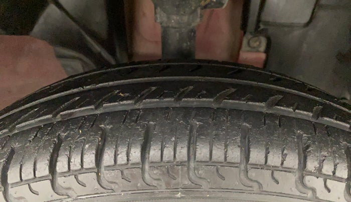 2016 Renault Kwid RXT, Petrol, Manual, 25,138 km, Right Front Tyre Tread