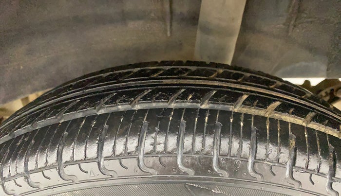 2016 Renault Kwid RXT, Petrol, Manual, 25,138 km, Left Rear Tyre Tread