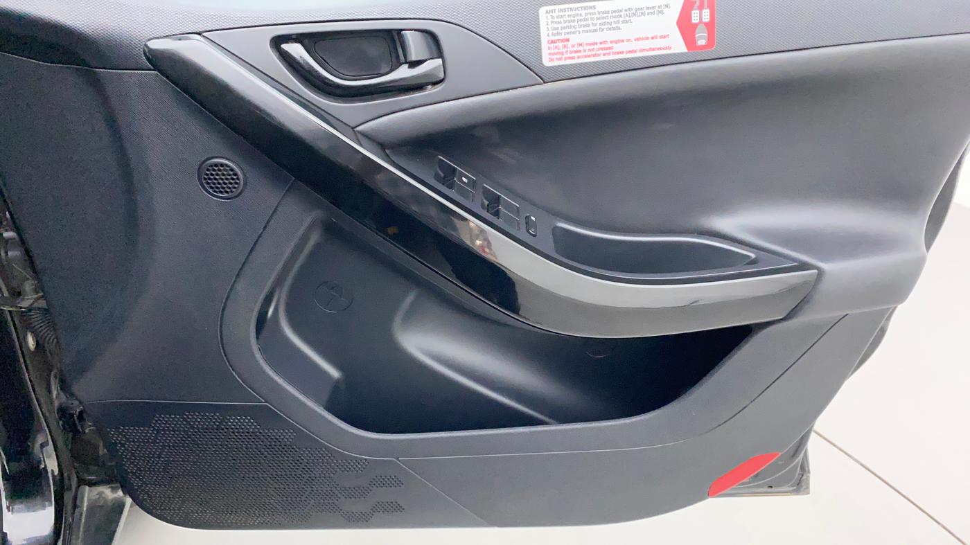 2022 Tata NEXON XZA PLUS (HS) DIESEL DARK EDITION, Diesel, Automatic, 17,804 km, Driver Side Door Panels Control