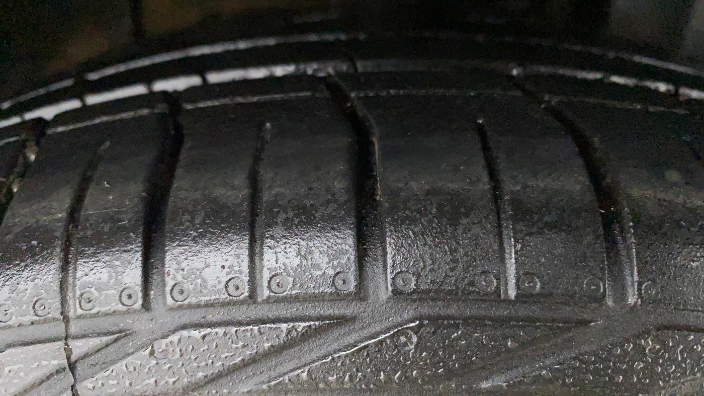 2022 Tata NEXON XZA PLUS (HS) DIESEL DARK EDITION, Diesel, Automatic, 17,804 km, Right Front Tyre Tread