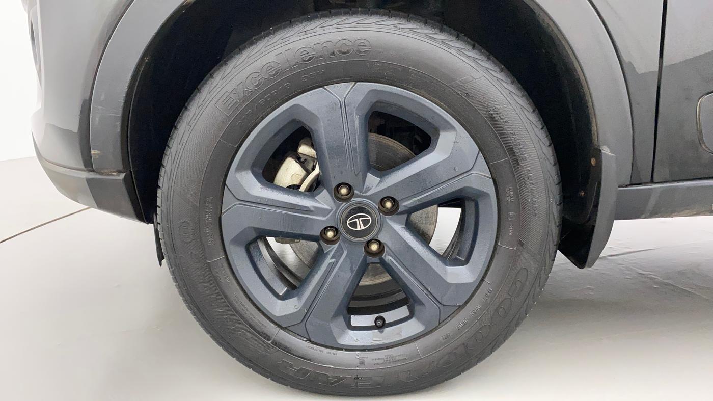 2022 Tata NEXON XZA PLUS (HS) DIESEL DARK EDITION, Diesel, Automatic, 17,804 km, Left Front Wheel