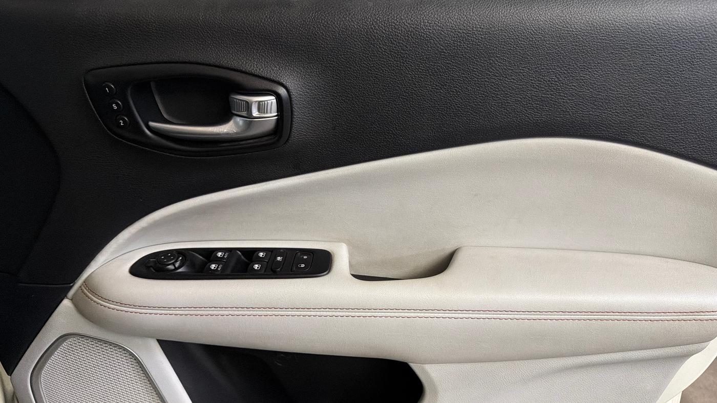 2019 Jeep Compass LIMITED PLUS PETROL AT, Petrol, Automatic, 52,078 km, Driver Side Door Panels Control