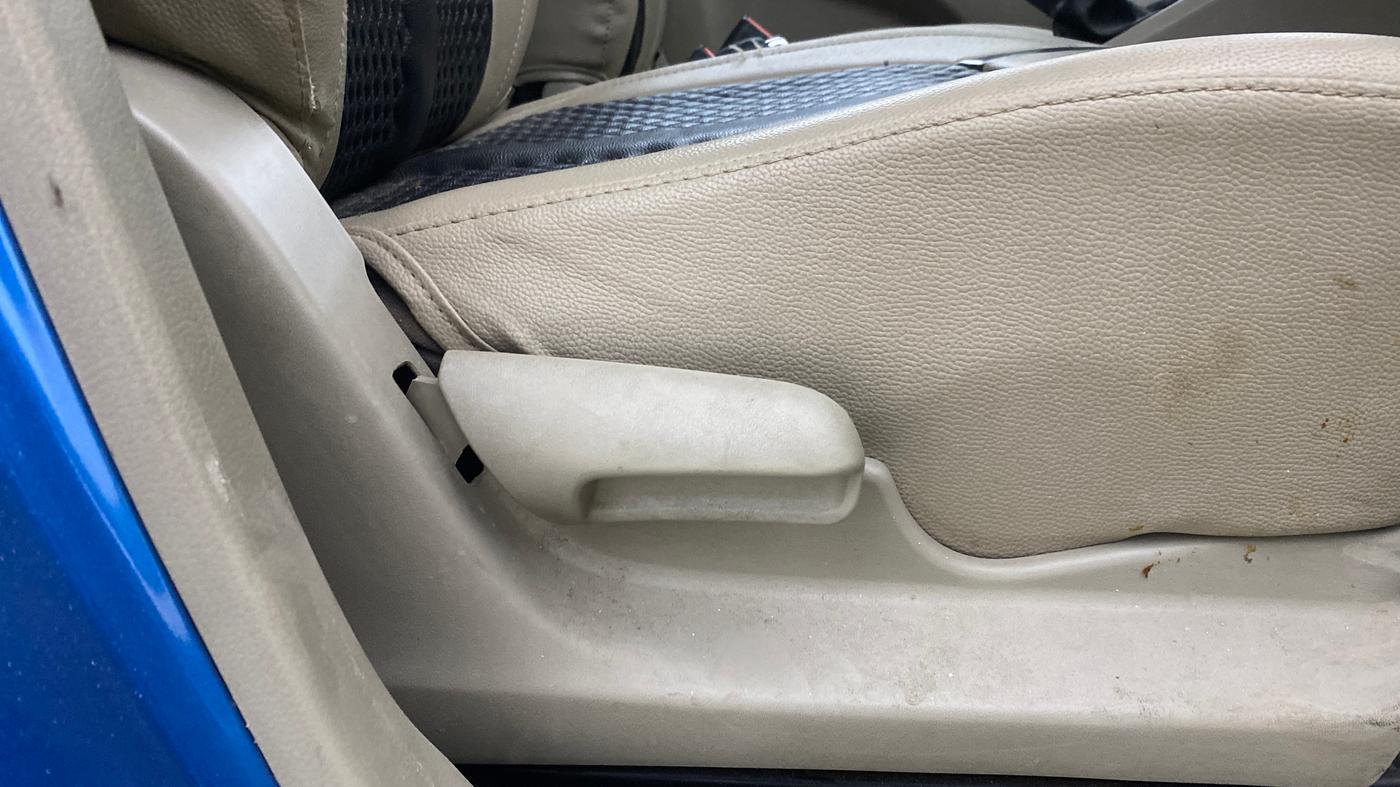 2016 Maruti Celerio VXI CNG, CNG, Manual, 78,594 km, Driver Side Adjustment Panel