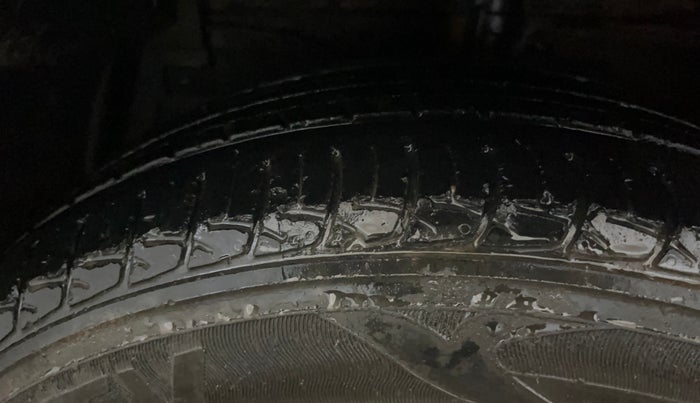 2017 Maruti Ertiga VXI, Petrol, Manual, 65,870 km, Left Front Tyre Tread